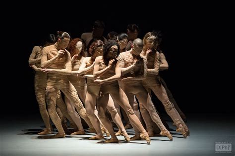 Au Manège de Reims, deux spectacles de danse dans le cadre de Reims Scènes d'Europe VACUUM de Philippe Saire Chorégraphie en collaboration, avec Les Danseurs Philippe Chosson, Pep Garrigues ...